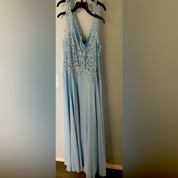 Light blue ball gown - Picture 2 of 3